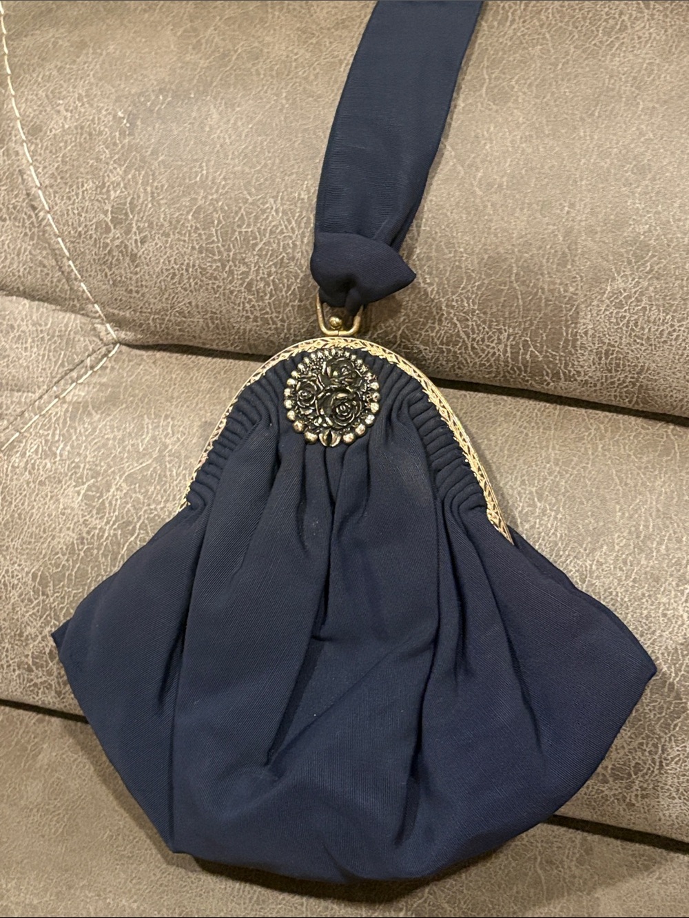 1940s dark blue faille handbag: floral-patterned clasp bag